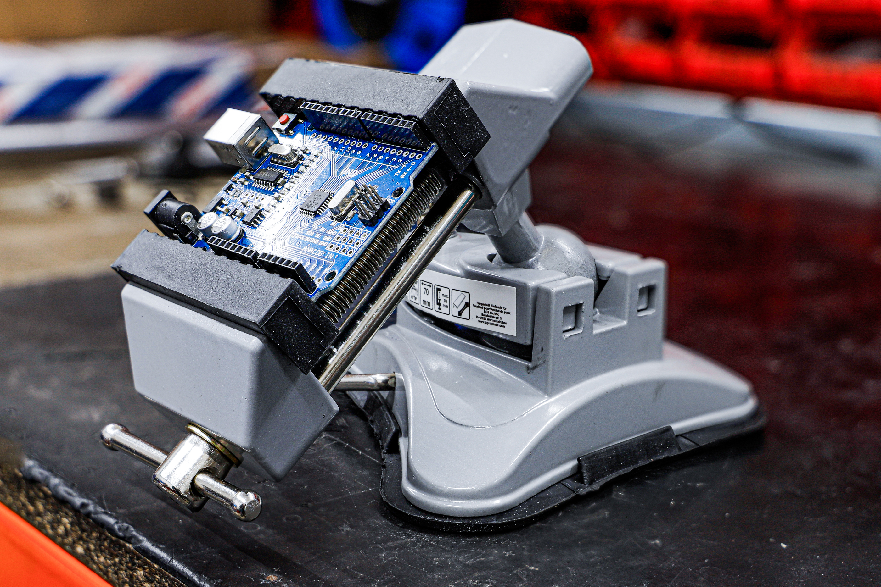 BGS Tisch-Schraubstock | schwenkbar | Backen 70 mm | mit Vakuum-Saugfuß