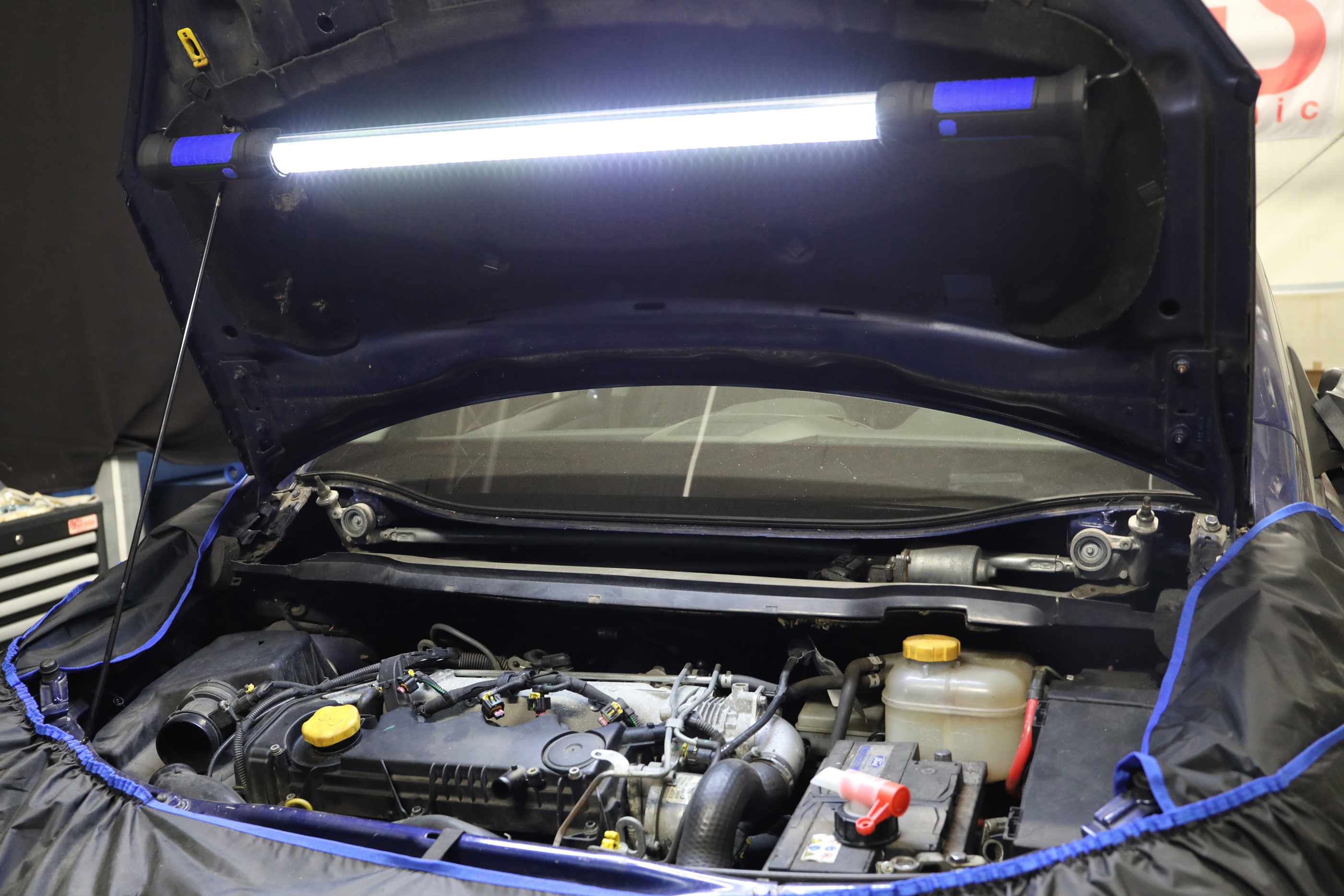 BGS LED-Motorhauben-Leuchte mit Akku