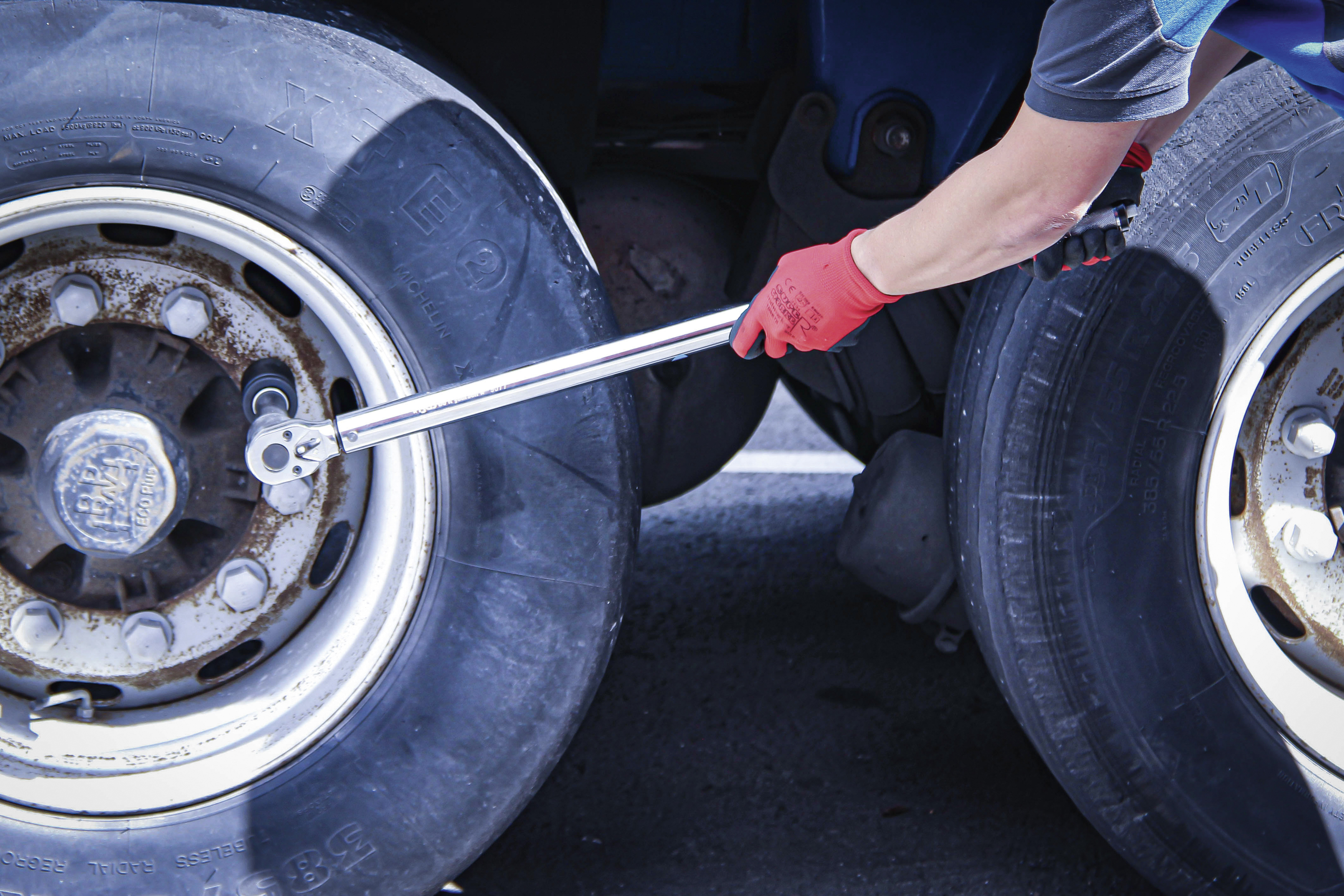 BGS Drehmomentschlüssel | Abtrieb Außenvierkant 25 mm (1") | 140 - 980 Nm