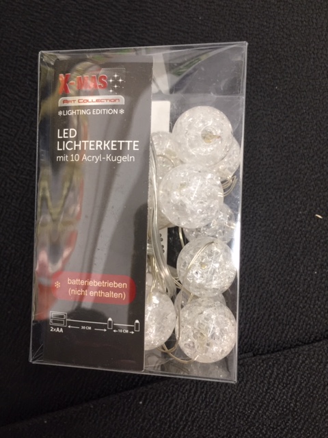 X-MAS LED Lichterkette mit 10 Acryl Kugeln