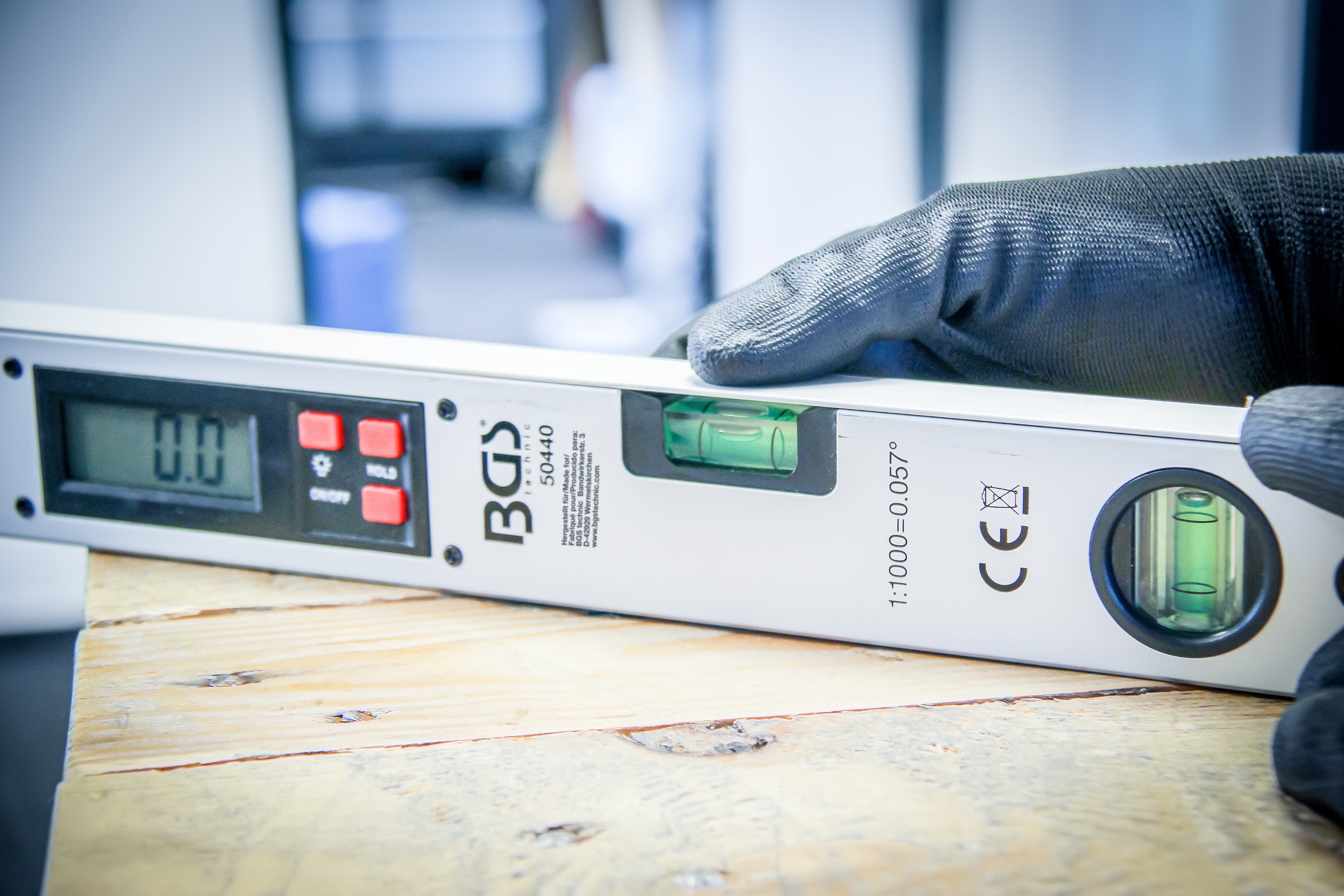 BGS Digitaler LCD-Winkelmesser mit Wasserwaage | 450 mm